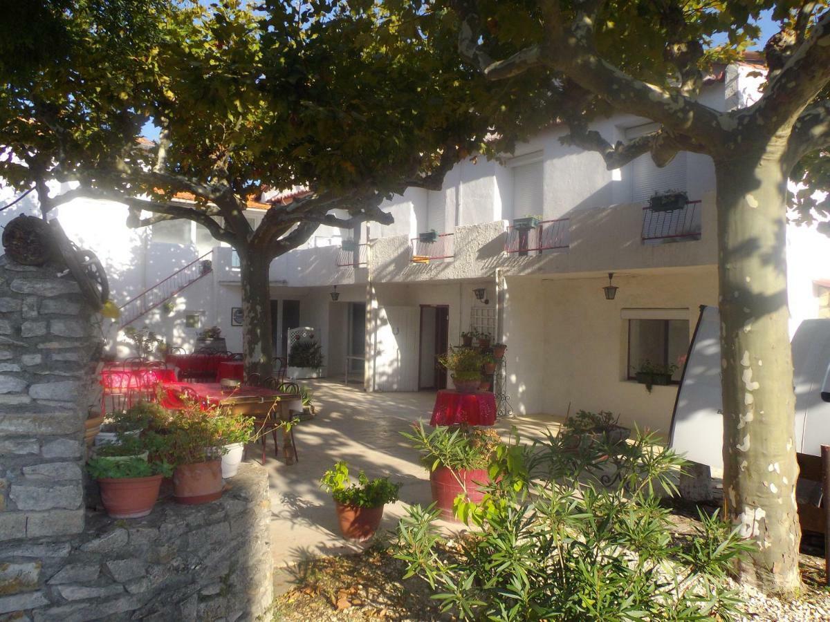 Auberge Des Garrigues Nimes Exterior photo